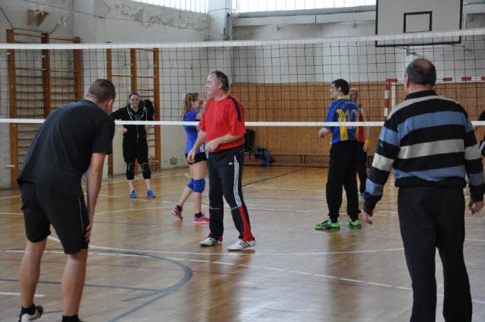 Volleyball in Turnhalle