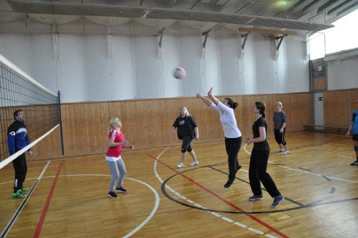 Volleyball in Turnhalle