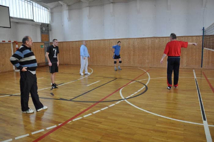 Volleyball in Turnhalle