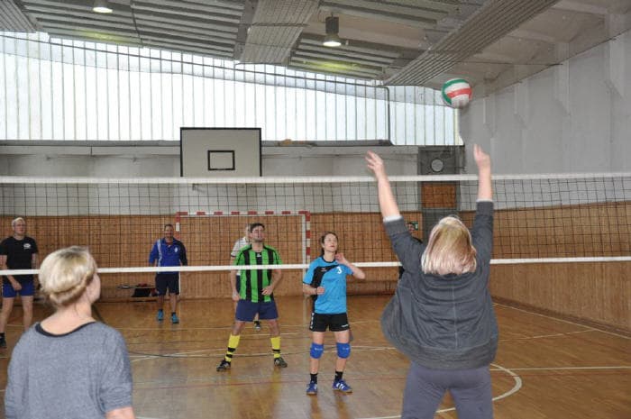 Volleyball in Turnhalle